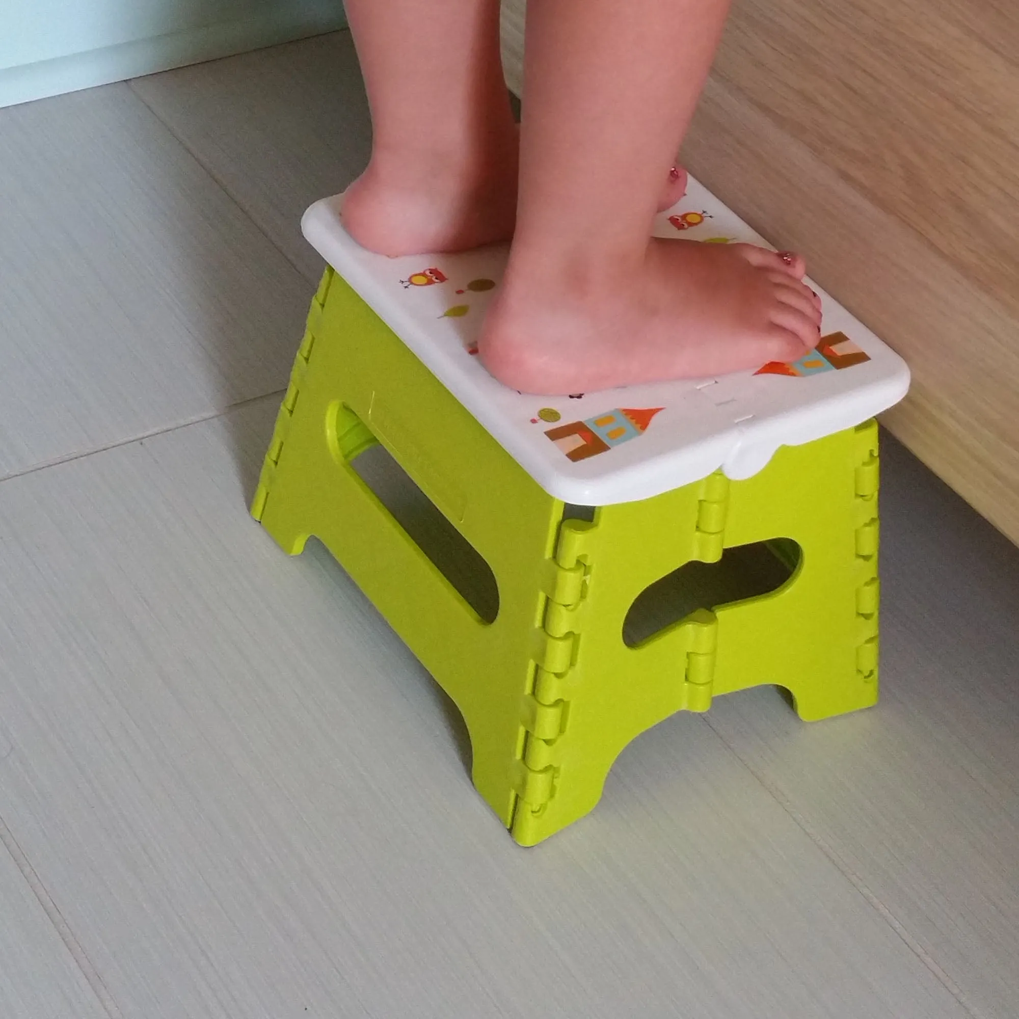 Bbluv Step - Foldable Step Stool (Lime)