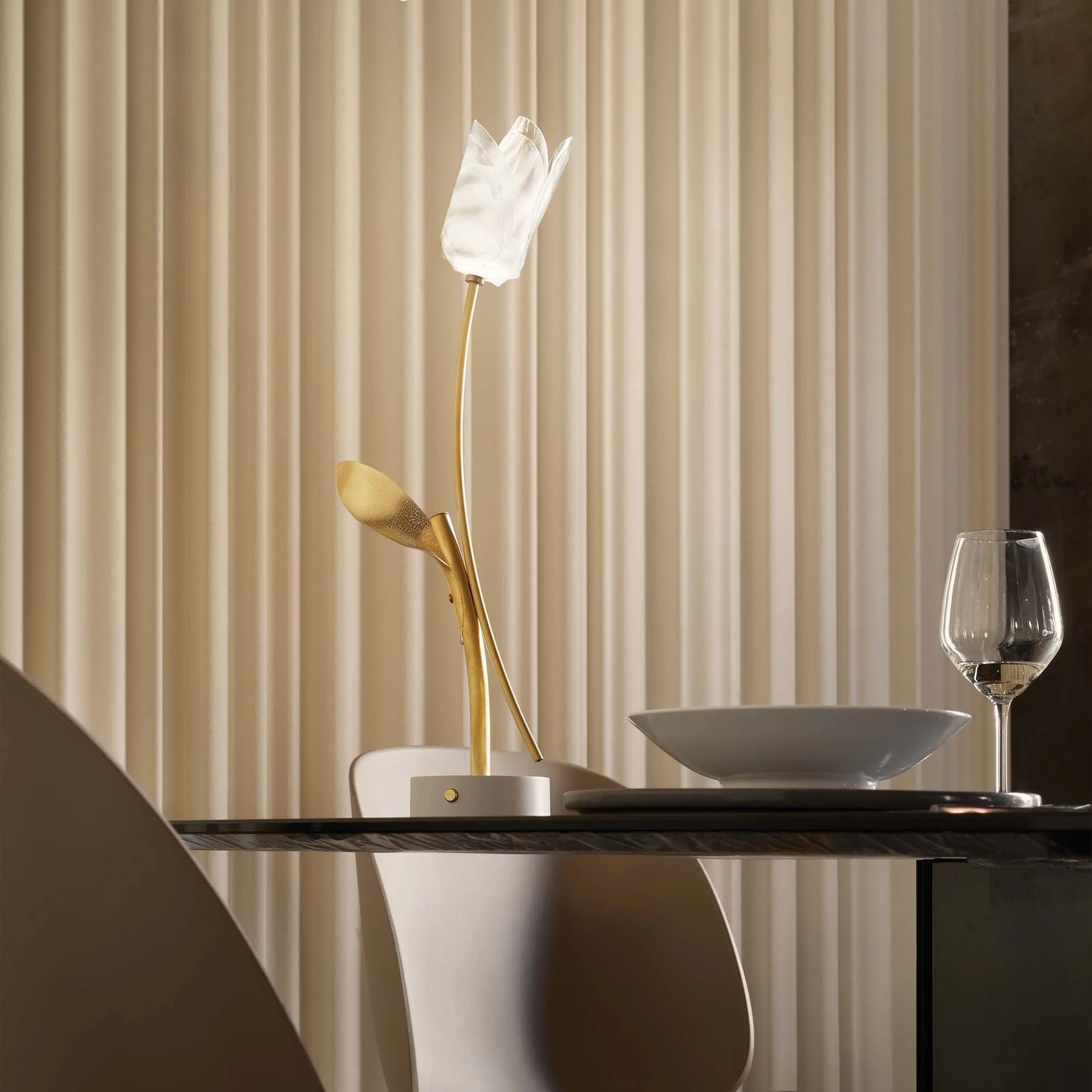 Tulip Portable LED Table Lamp